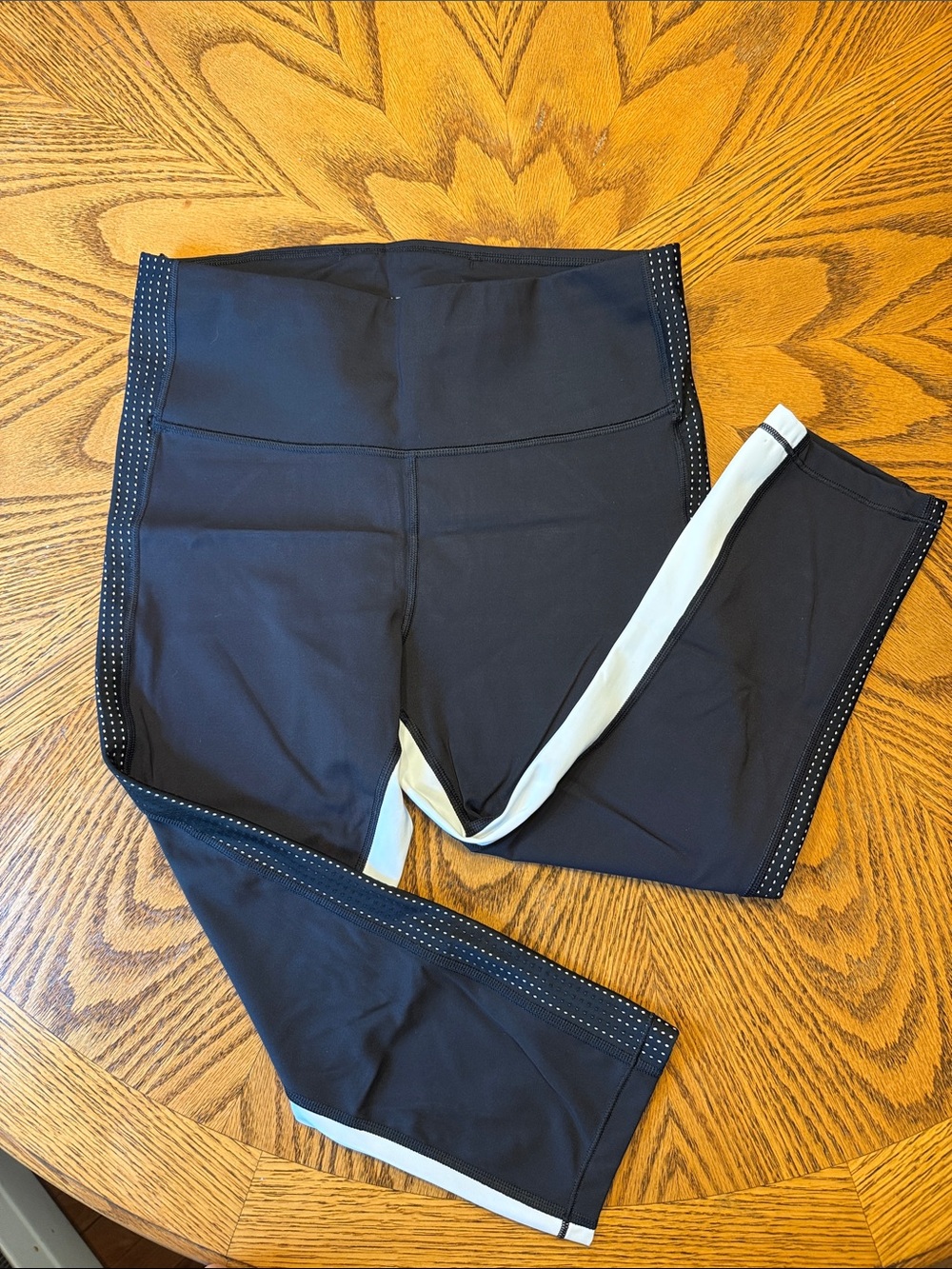 Athleta HIIT IT Mesh Capri Leggings